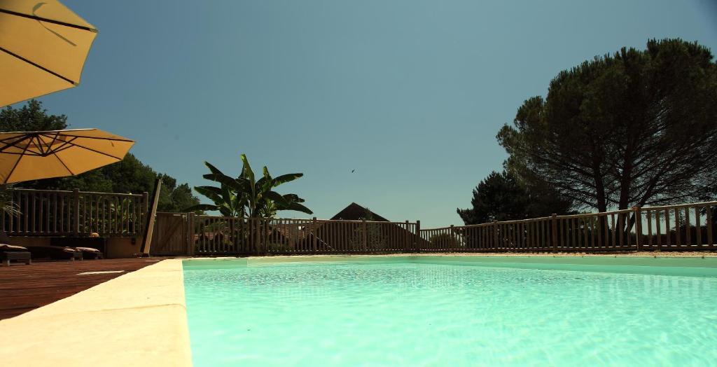 Hotel Le Clos Roussillon Pres De Sarlat ヴィトラック エクステリア 写真