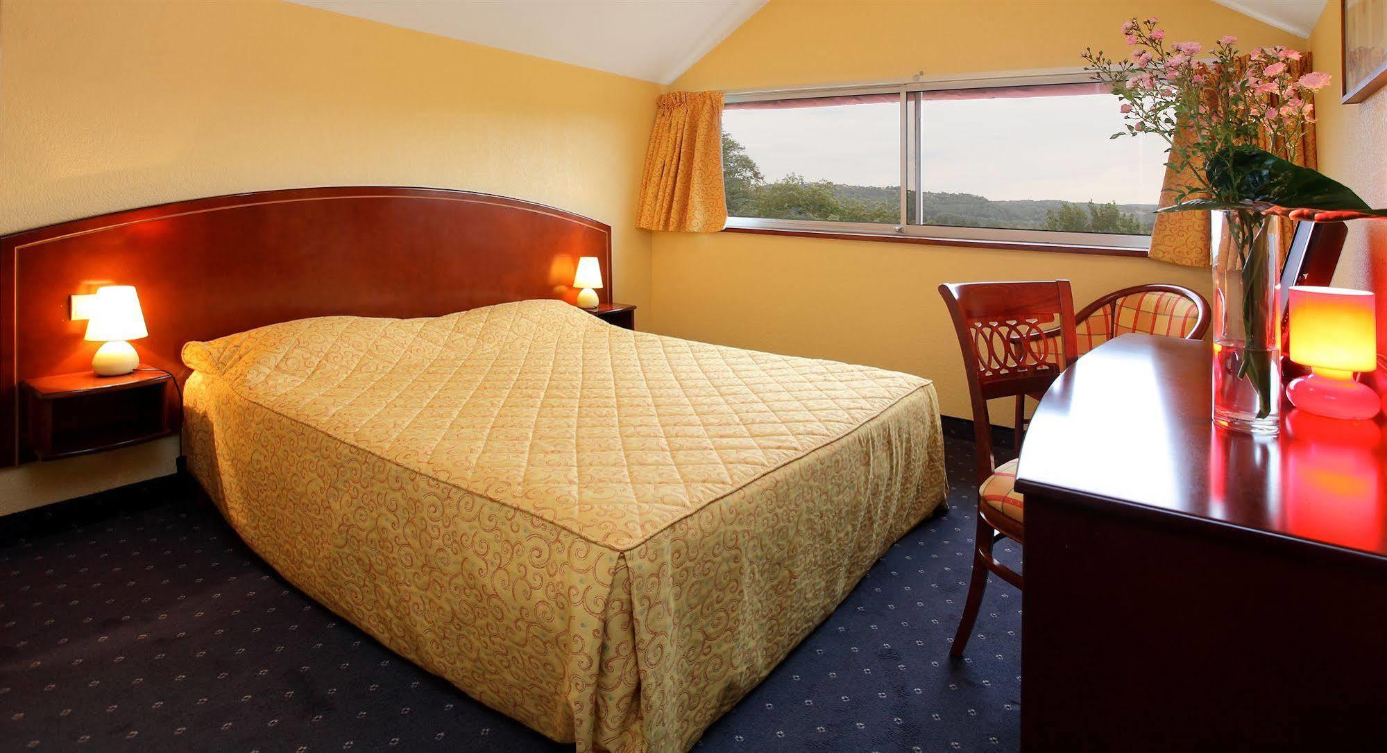 Hotel Le Clos Roussillon Pres De Sarlat ヴィトラック エクステリア 写真